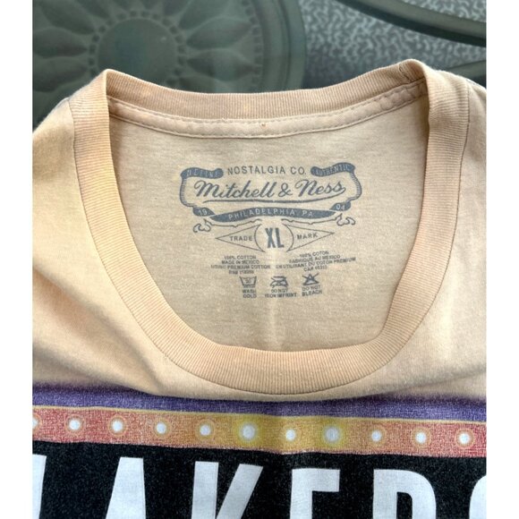 Mitchell & Ness Hardwood Classics Los Angeles Lakers XL T-Shirt Nostalgia Co. - Picture 5 of 8